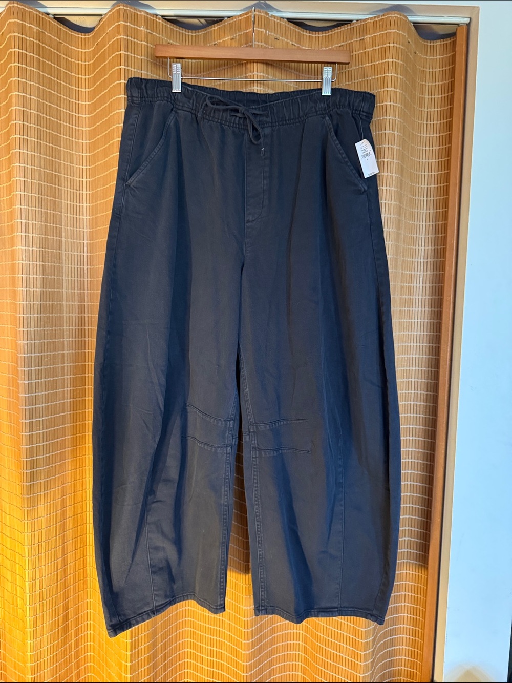 GAP Wide-Leg Barrel Drawstring Pants in Black
